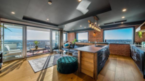 CBD Loft Style Apartment with Free Valet Parking